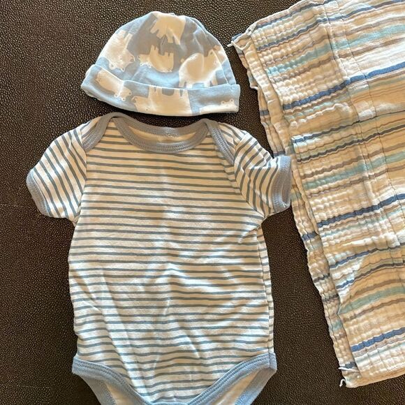 Newborn Bundle Burpies, hat onesie size NB - Picture 4 of 8